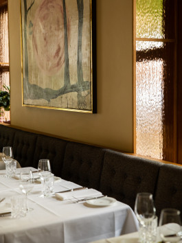 Le Petit Royal interior, tables with chairs and sofas